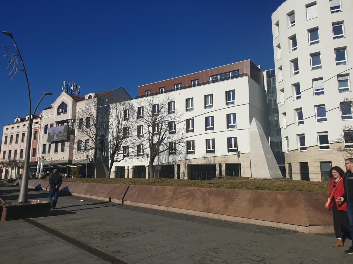 Apartman Viktoria Tuzla Eksteriør billede
