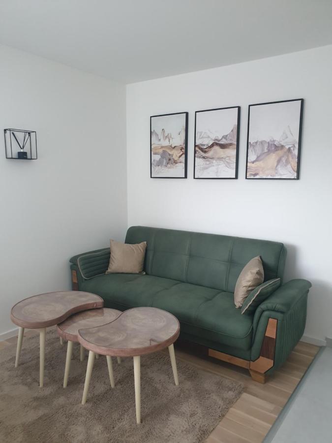 Apartman Viktoria Tuzla Eksteriør billede