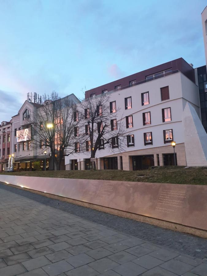 Apartman Viktoria Tuzla Eksteriør billede